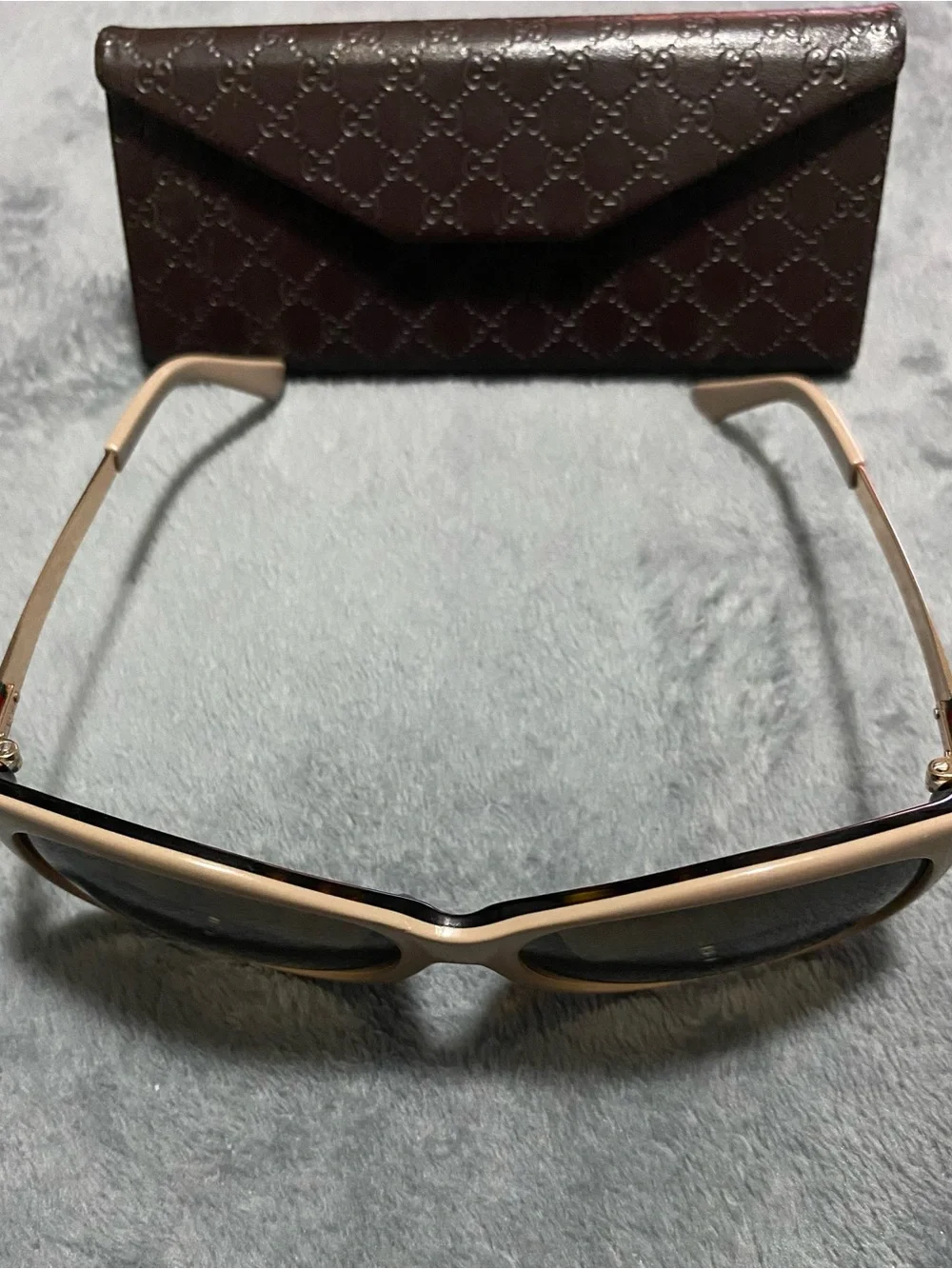 Gucci Women's Beige Sunglasses with Brown Case